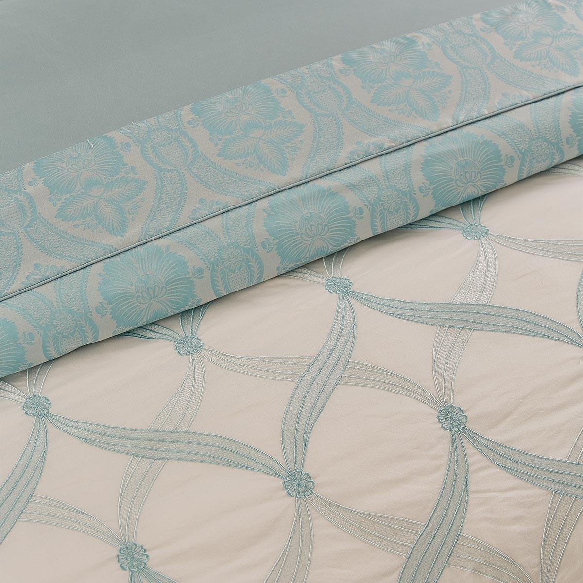 Yves Delorme Nil Bed Collection Tranquility | Bleu Embrace