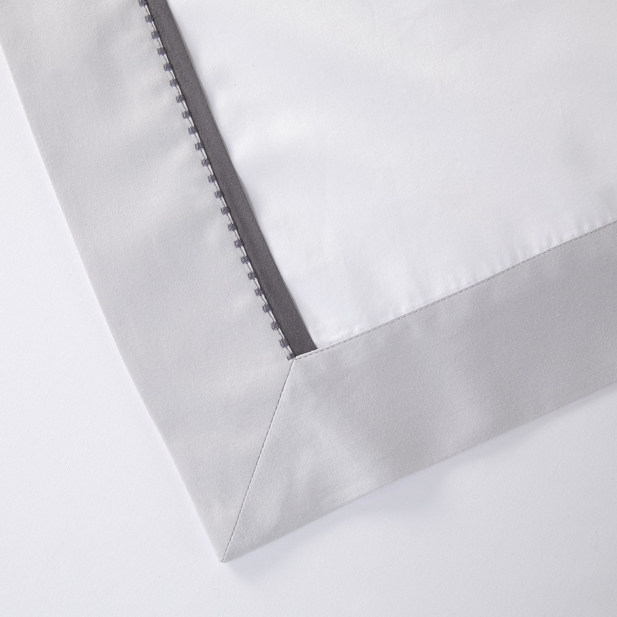 Parure de lit Yves Delorme Couture Equateur en Satin de coton 200 fils/cm²