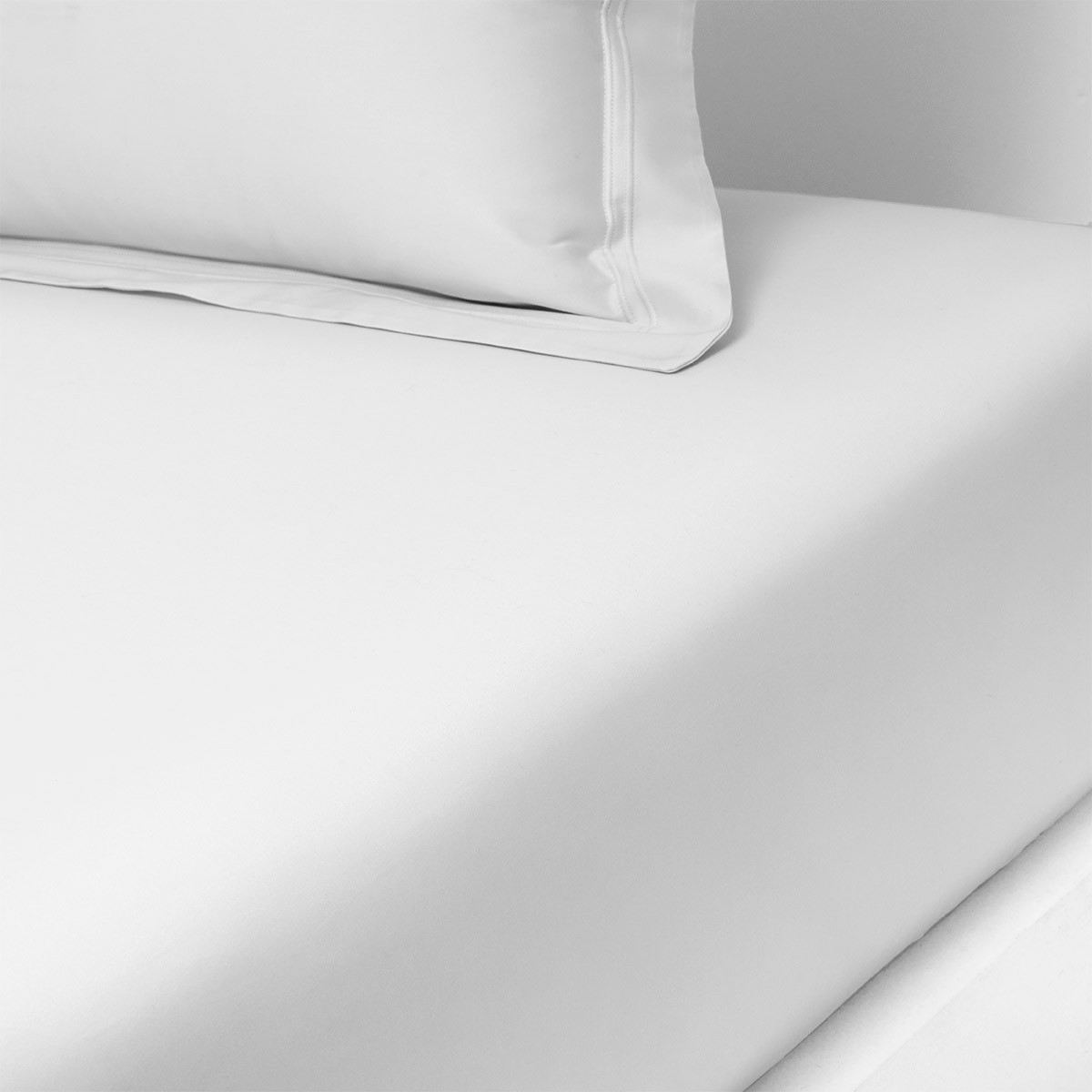 Yves Delorme Outlet's Triomphe Fitted Sheets: Luxurious Comfort