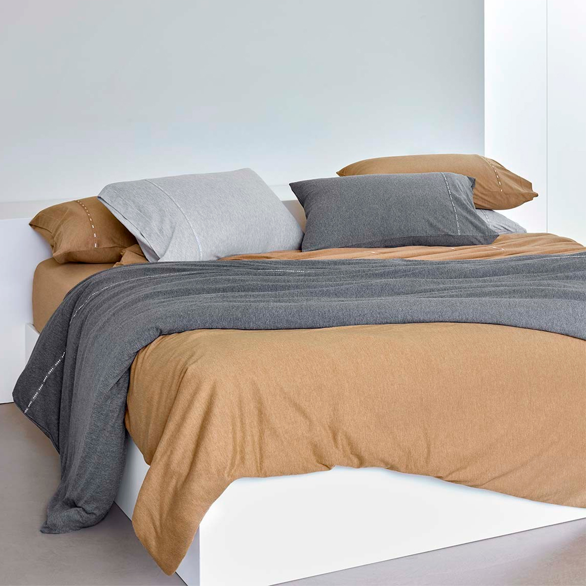 Parure de lit BOSS Home ICONIC STRIPE Beige en 90 fils - Bed Linen  Collections haut de gamme